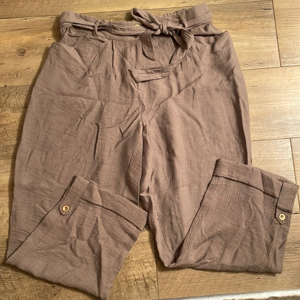 Chicos Lightweight Paper-bag Green Pants Size 6 (Chicos sizing 0.5)